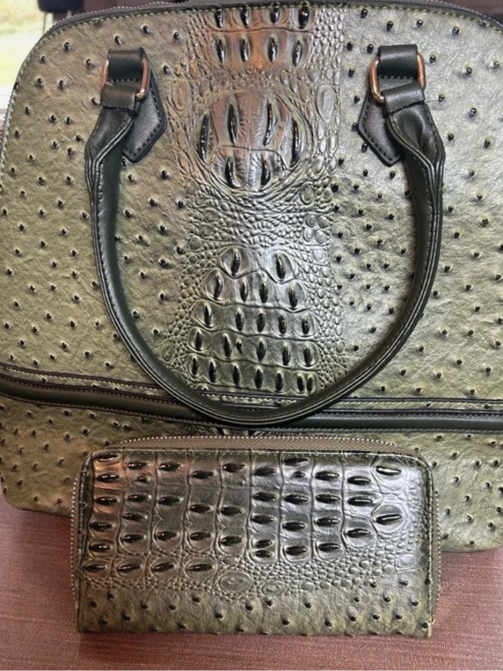 Women's Textured Croc-Embossed Tote and Wallet Set in Olive Green